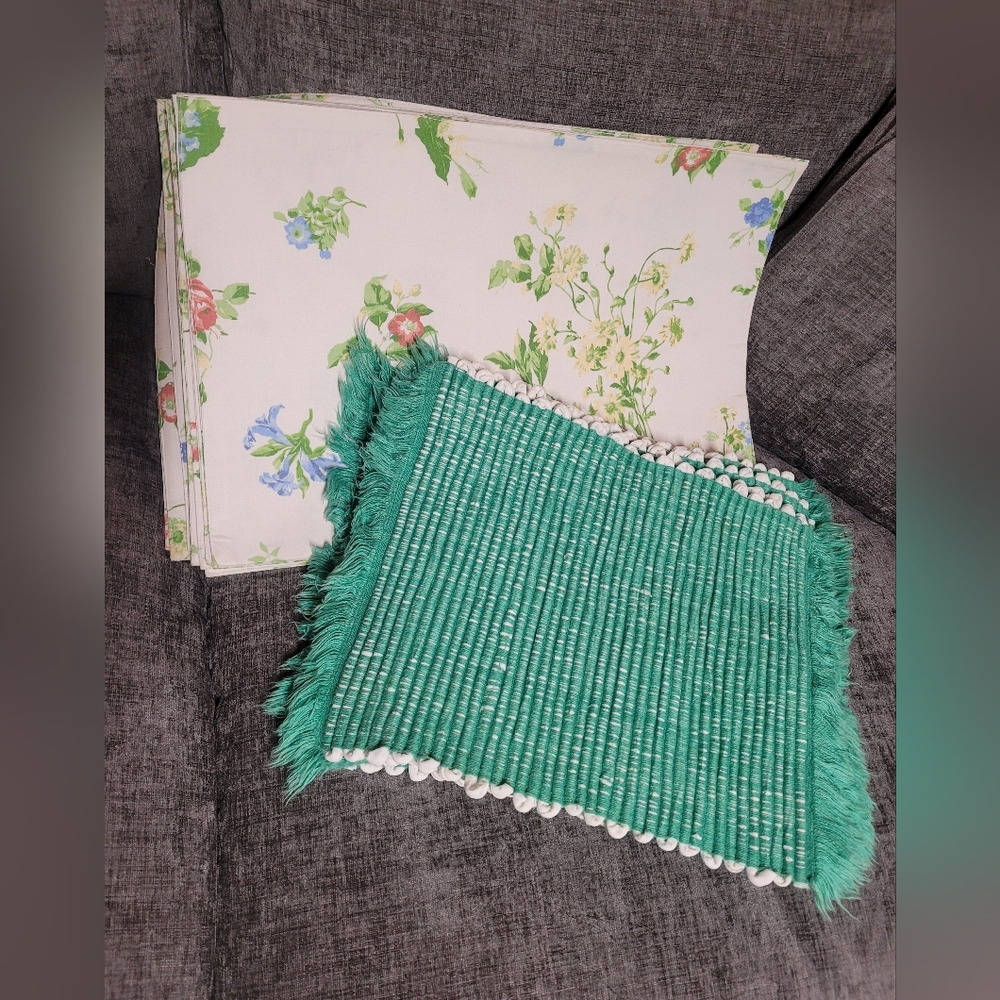 Placemat Lot Of 19. 11 Floral And 8 Green